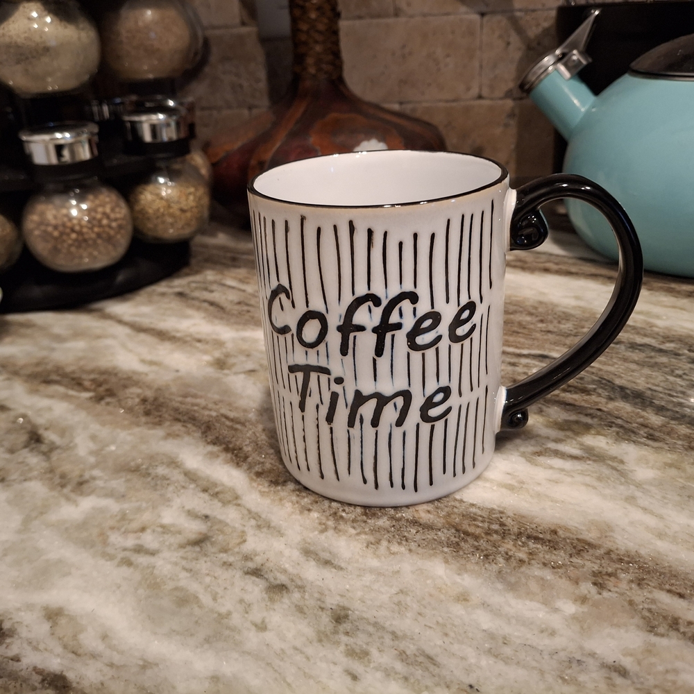 Iloveit Black and White 'Coffee Time' Mug